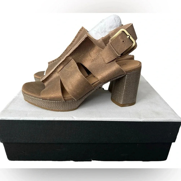 Donald Pilner Women’s Geneva Raffia Slingback Platform Sandals - Picture 5 of 10